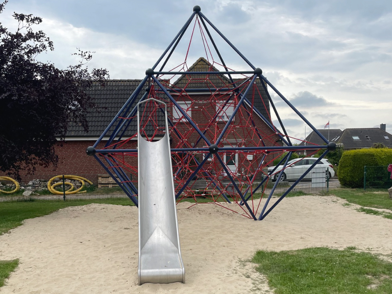 Die Spielplatzhelden verwandeln Spielplatz in Kaiser-Wilhelm-Koog